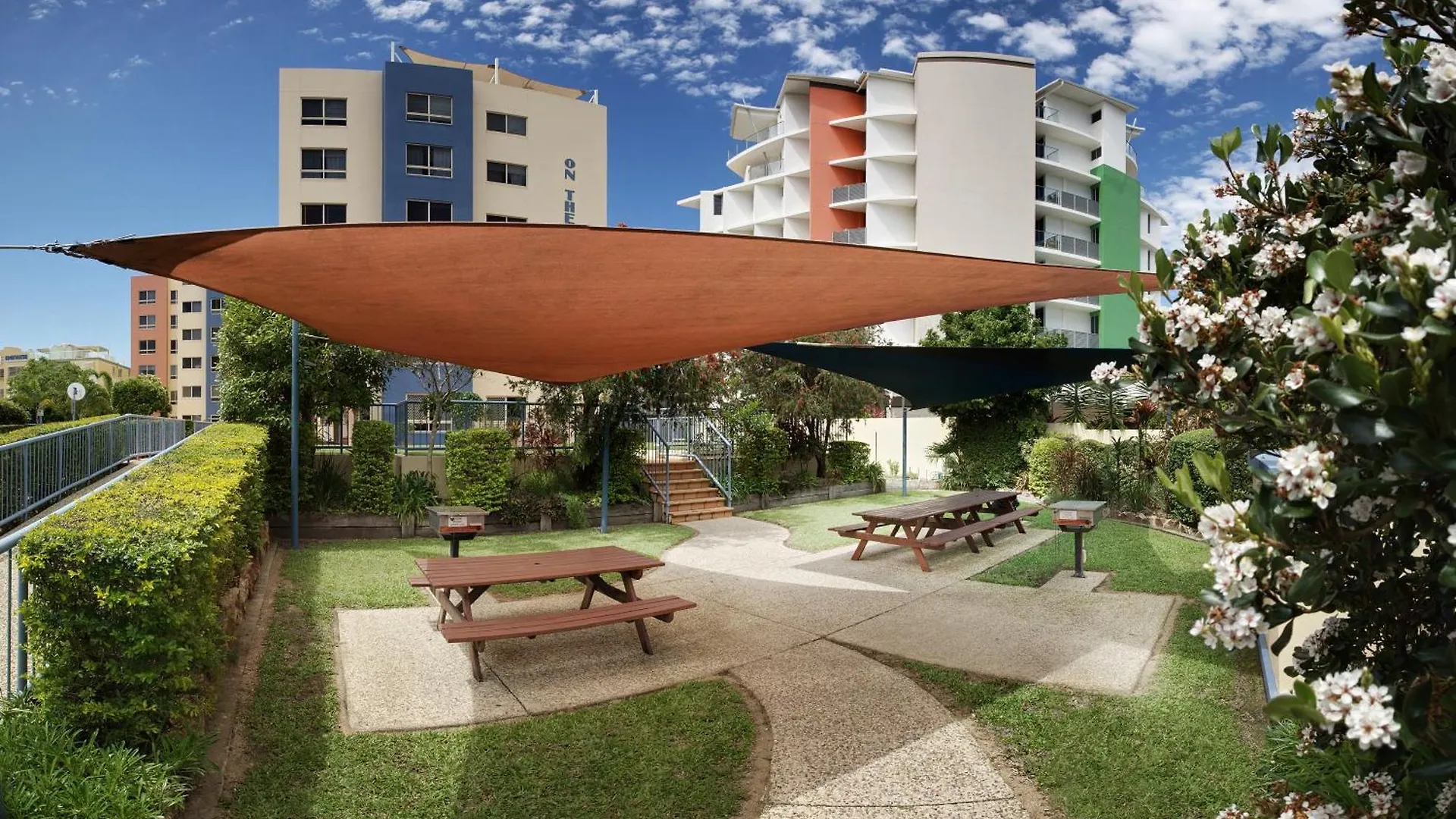 On The River Apartments Sunshine Coast Aparthotel Maroochydore