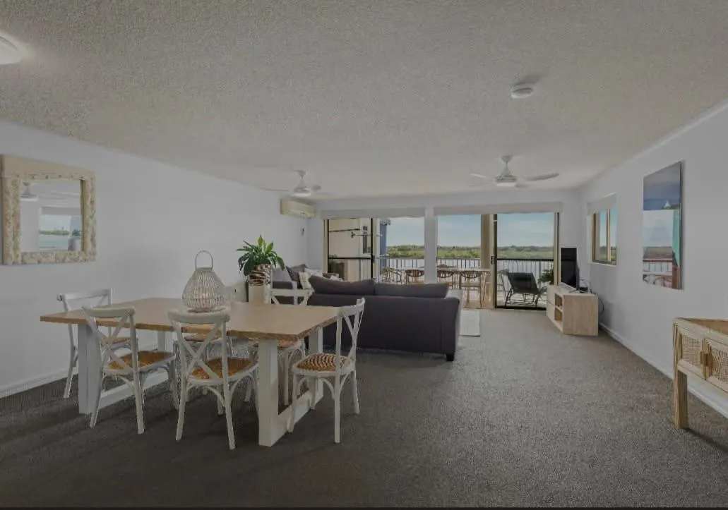 On The River Apartments Sunshine Coast Aparthotel Maroochydore